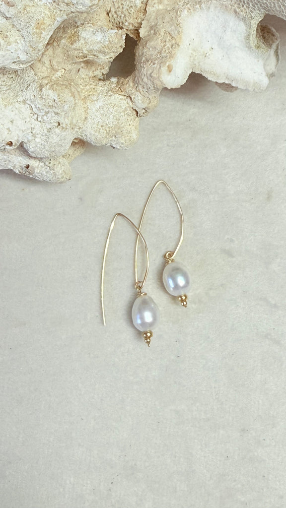 Fish hook earrings - White South Sea