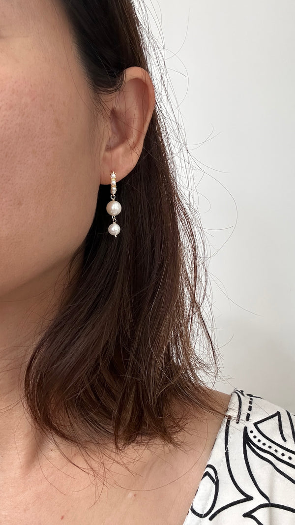 Pearl line earrings - double pearl