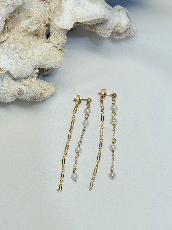 Wisp earrings - Freshwater