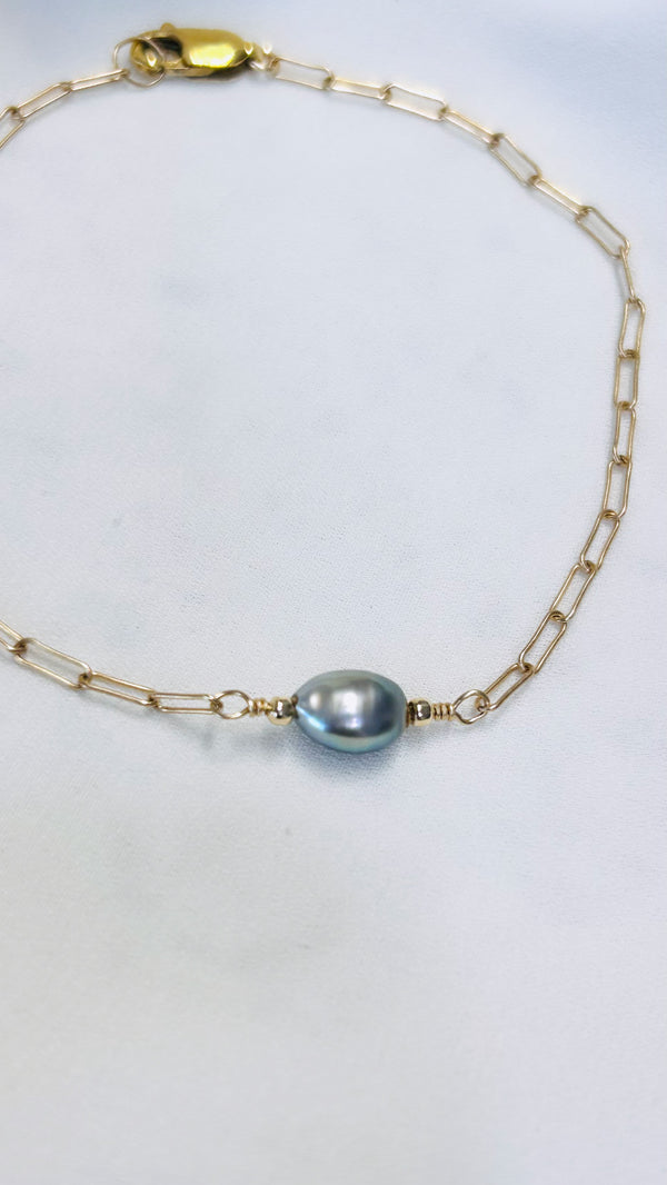 Stella Keshi bracelet
