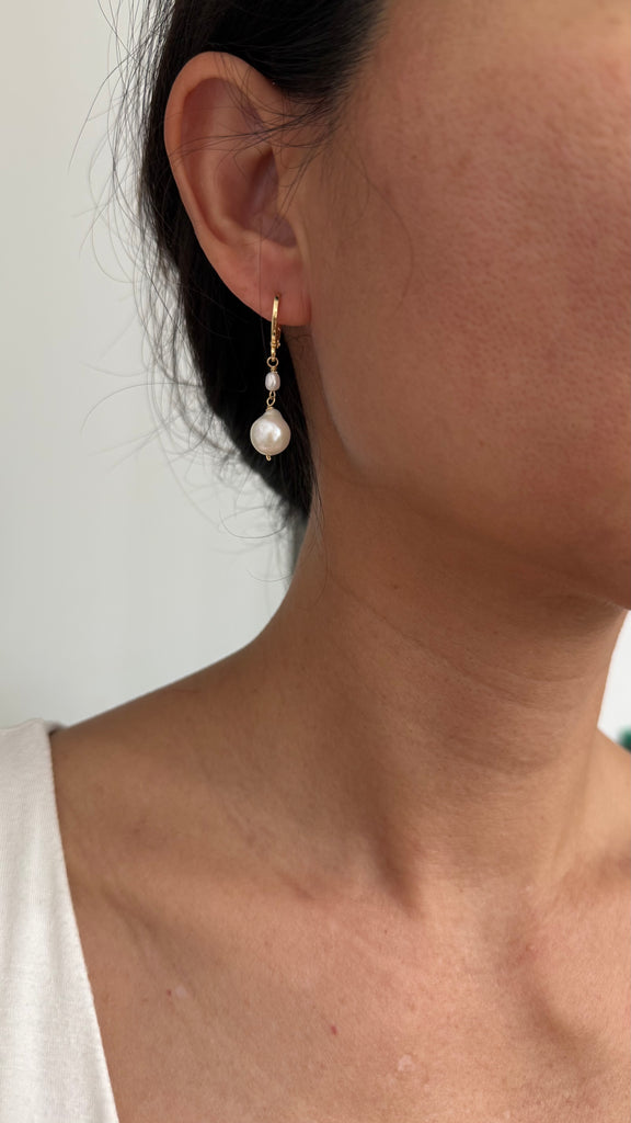 SWAY D-earrings - Freshwater pearl