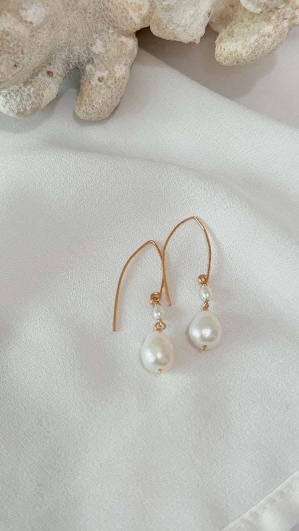 SWAY D-earrings - Freshwater pearl