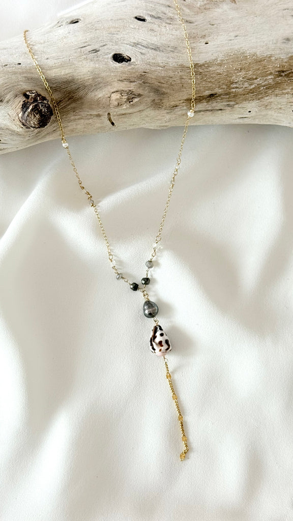 BELLE lariat necklace - Hebrew shell