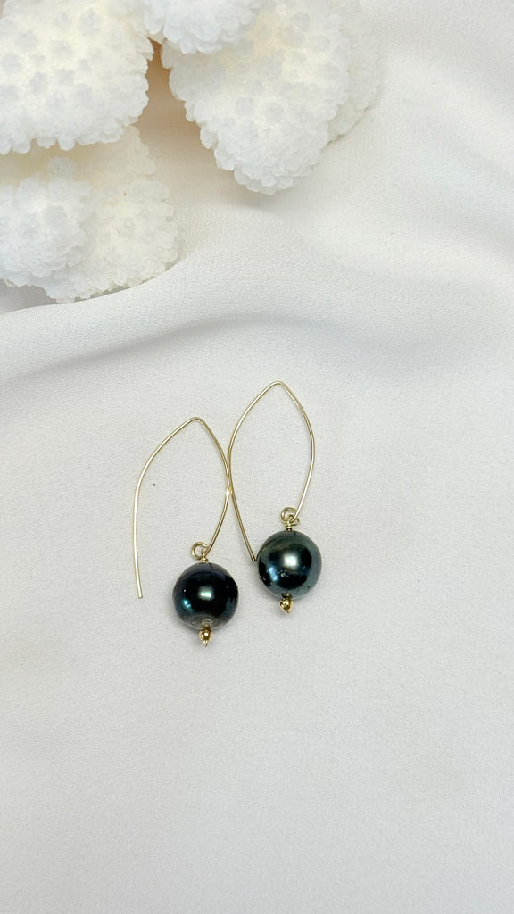 Dark Tahitian fish hook earrings