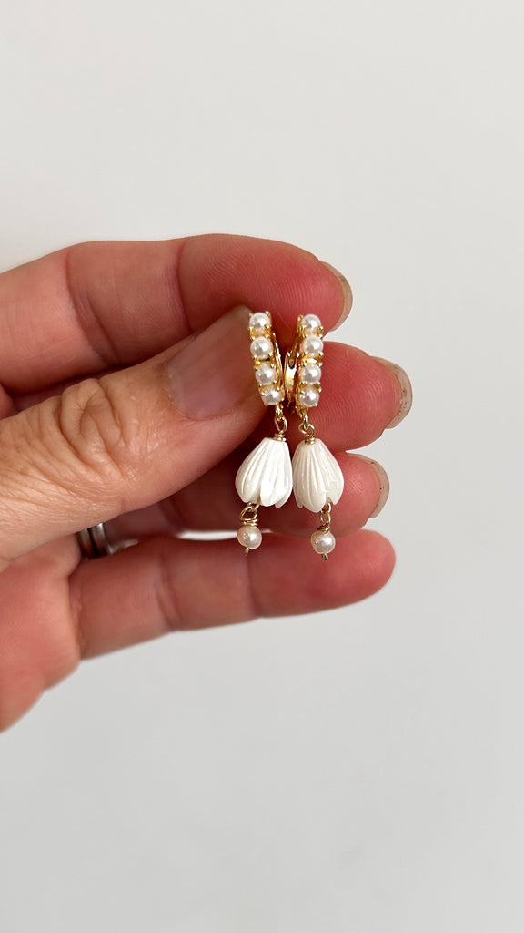 Pearl line earrings - Pikake