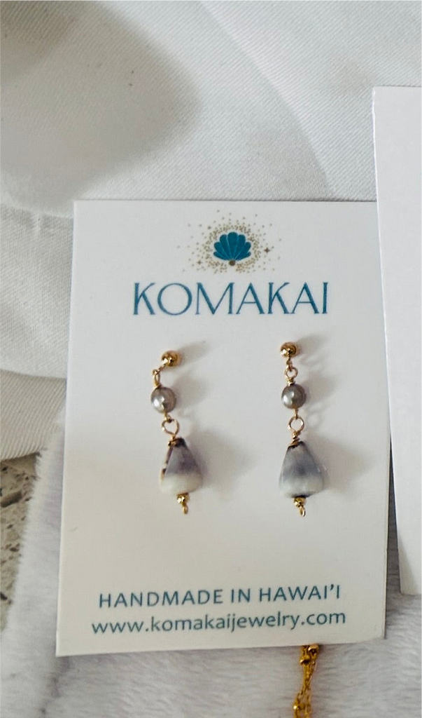 Cone shell x keshi post earrings