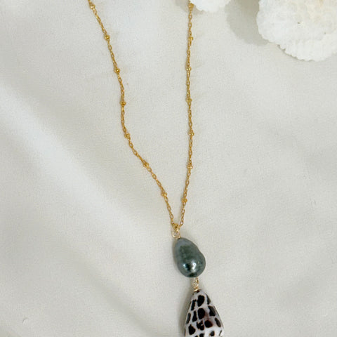 Hebrew shell x Pearl pendant necklace