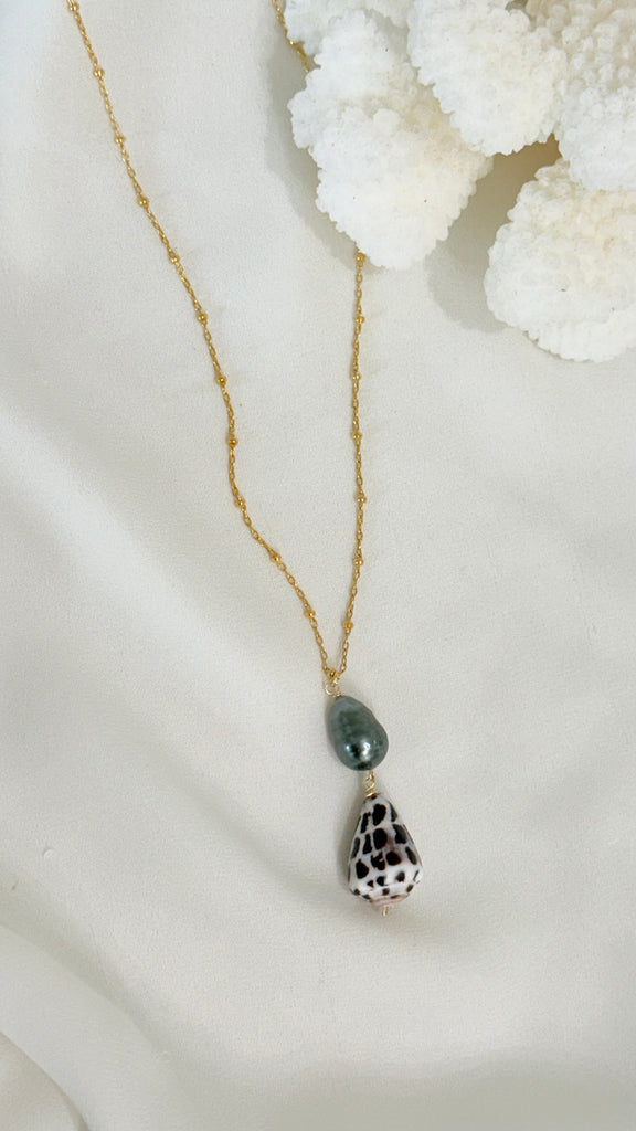 Hebrew shell x Pearl pendant necklace
