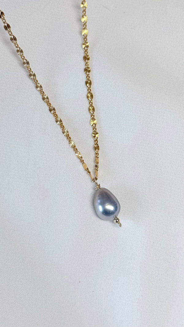 Light Tahitian keshi pendant necklace