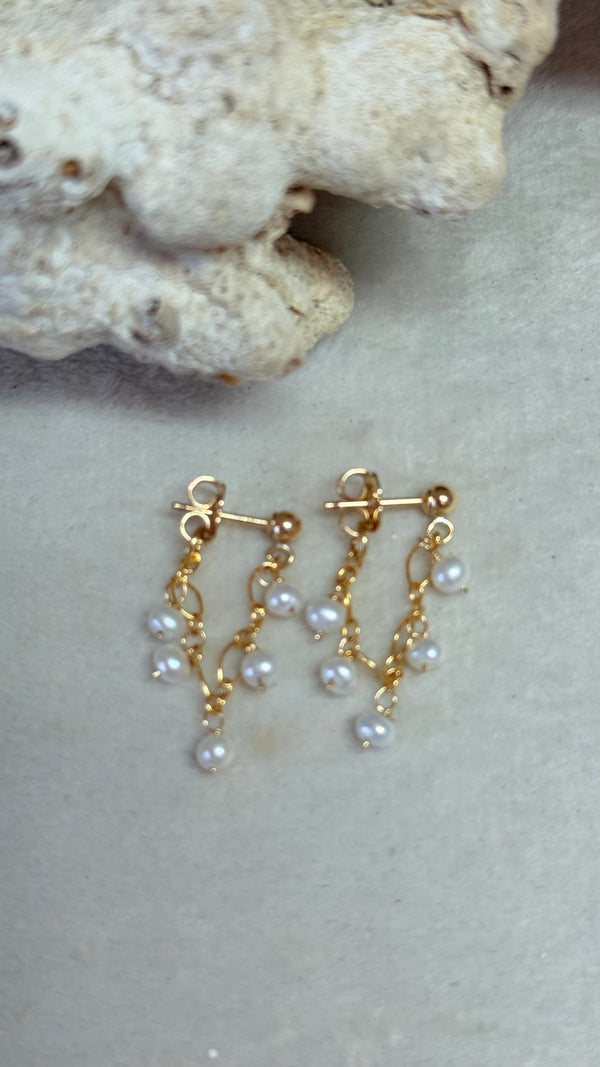 Dewdrop post earrings - freshwater keshi