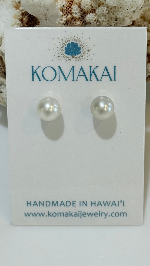 White South sea stud earrings