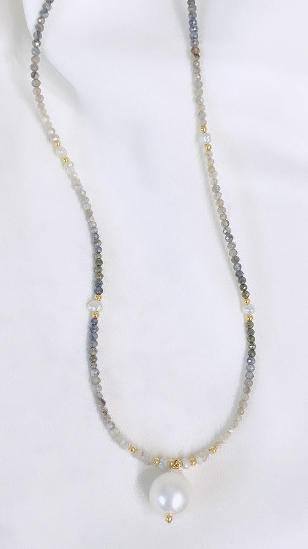 Petite Carmen necklace - Freshwater pearl