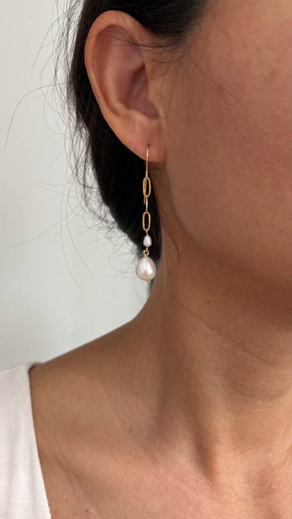 SWAY long drop earrings - Freshwater pearl