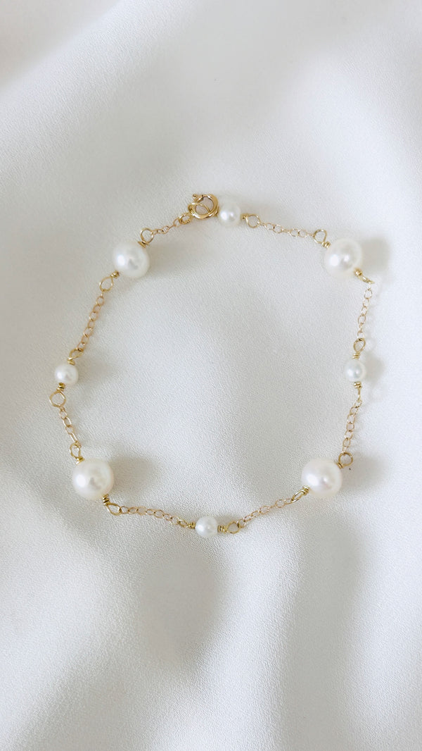 14K Station bracelet - Akoya pearl