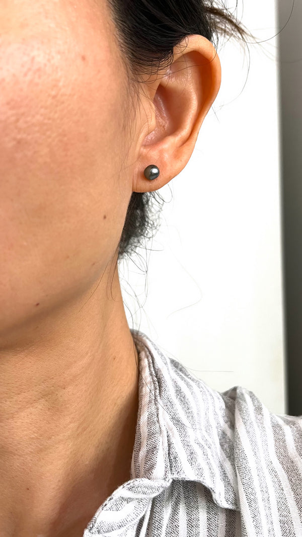 Tahitian Keshi studs - 4mm gray