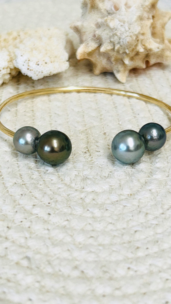 Aphrodite Quad pearl cuff
