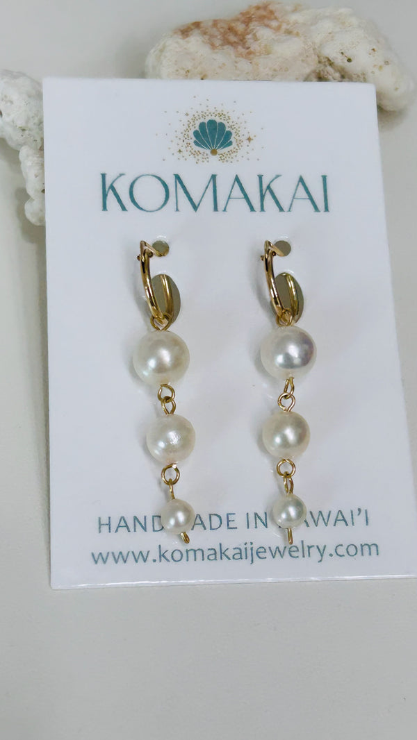 Graduated Akoya earrings