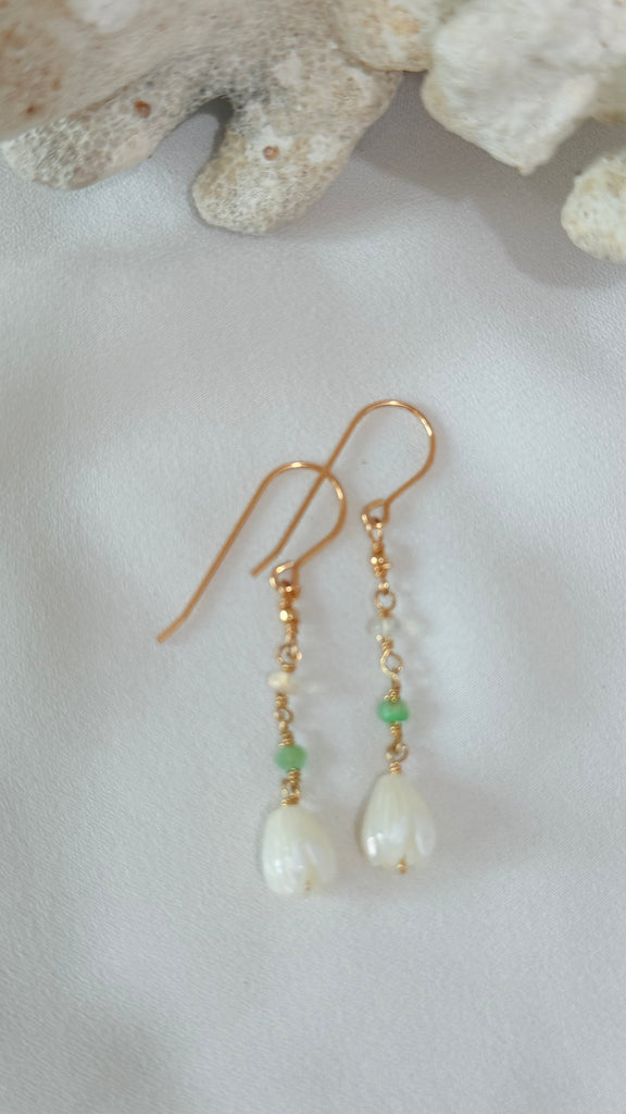 Sasha earrings - Pikake