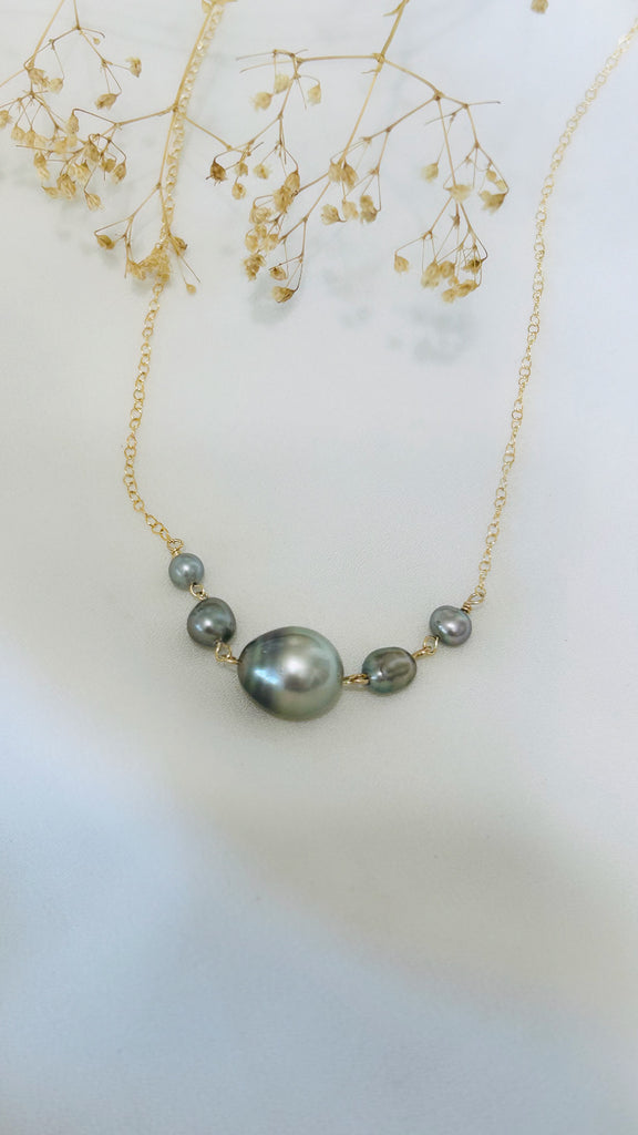 Clarice baroque pearl necklace
