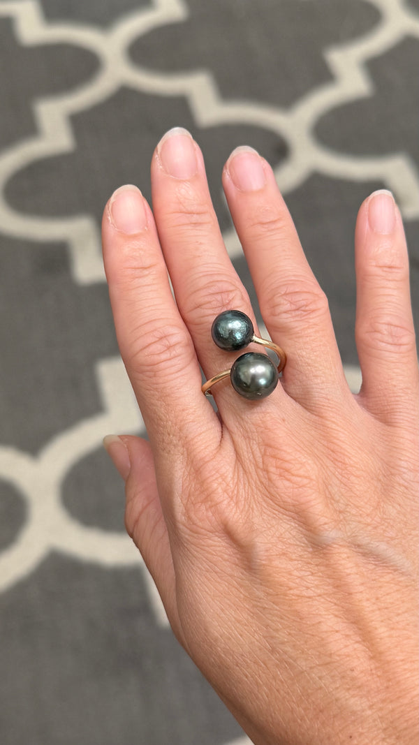 Tahitian pearl bypass ring