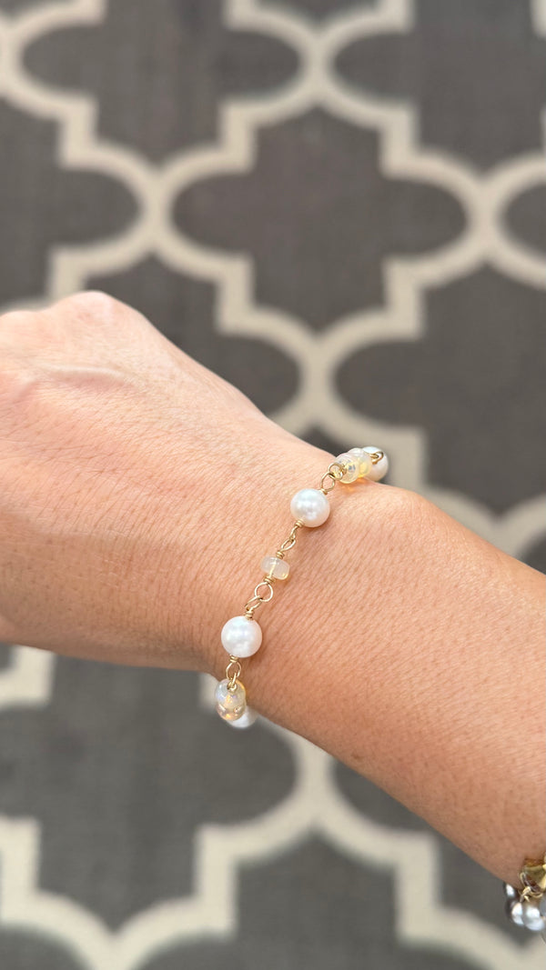 EVELYN freshwater pearl x opal bracelet