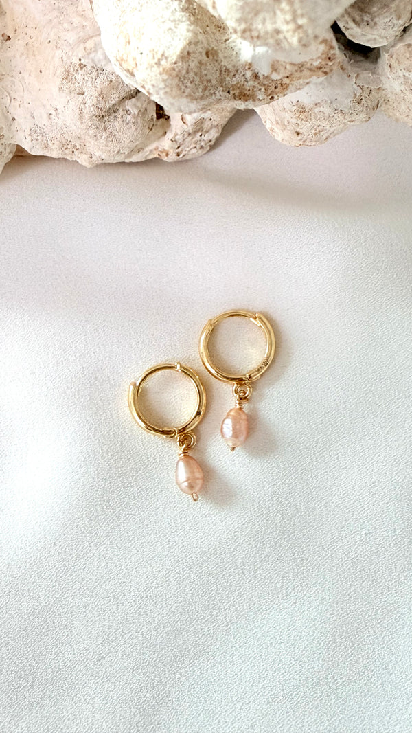 Simple Keshi huggy earrings - Pink