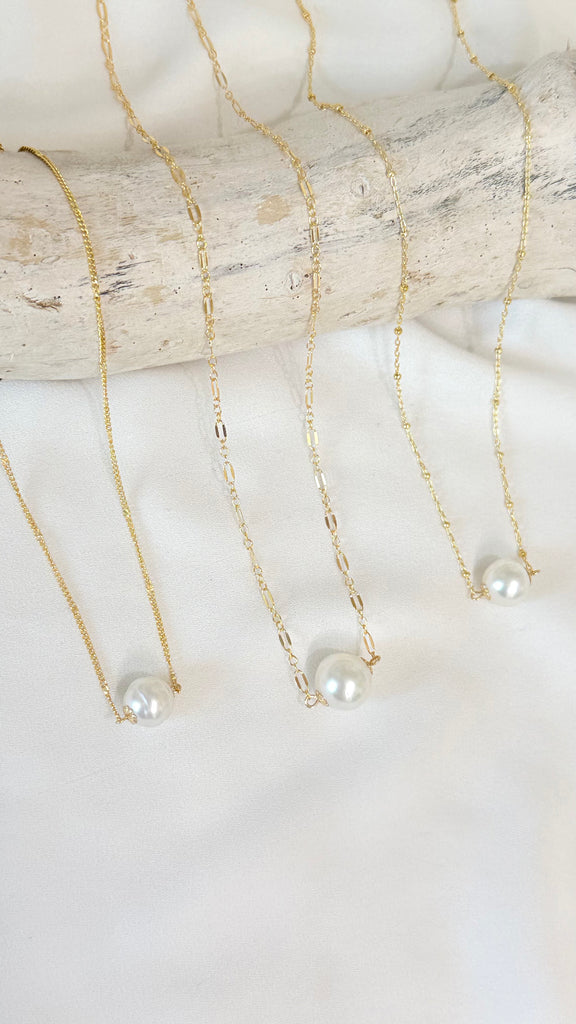 White South Sea bar necklace