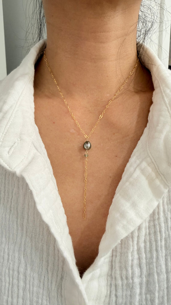 Sway lariat - Peacock Tahitian keshi