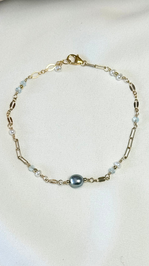 BELLE Keshi bracelet - Ice Blue