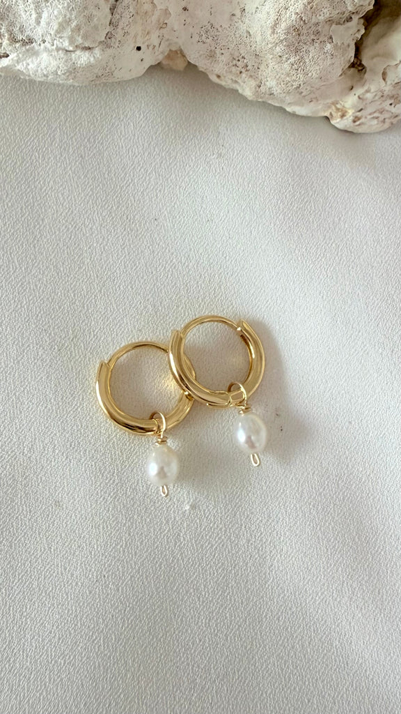Simple huggy earrings - Freshwater keshi