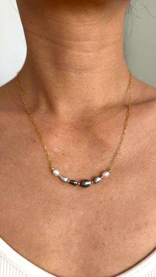 Ombre Tahitian 7 keshi bar necklace