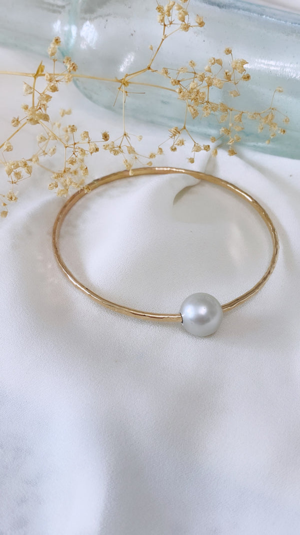 White South Sea bangle 7.5
