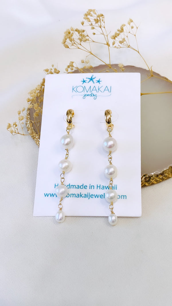 Graduated drop pearl earrings