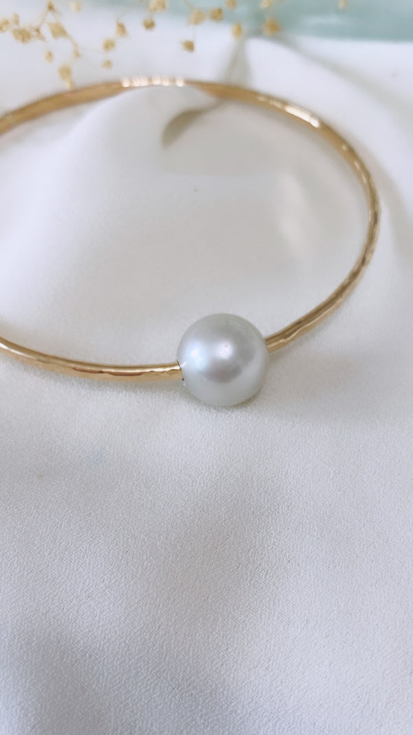 White South Sea bangle 7.5