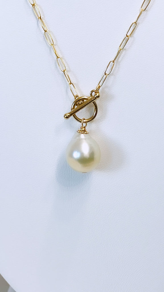 SOUTH SEA pearl toggle necklace