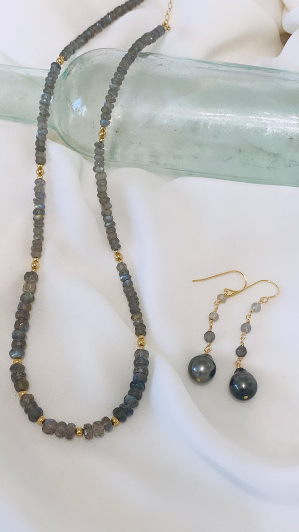 Sasha earrings - Tahitian x Labradorite