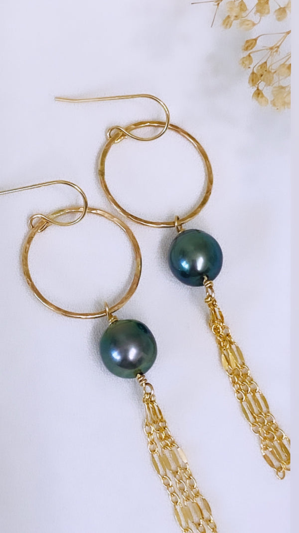 Pearl hoop x tassel earrings