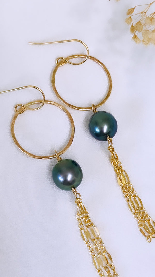 Pearl hoop x tassel earrings