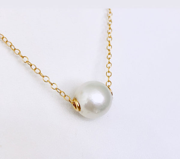 White EDISON Pearl floating necklace
