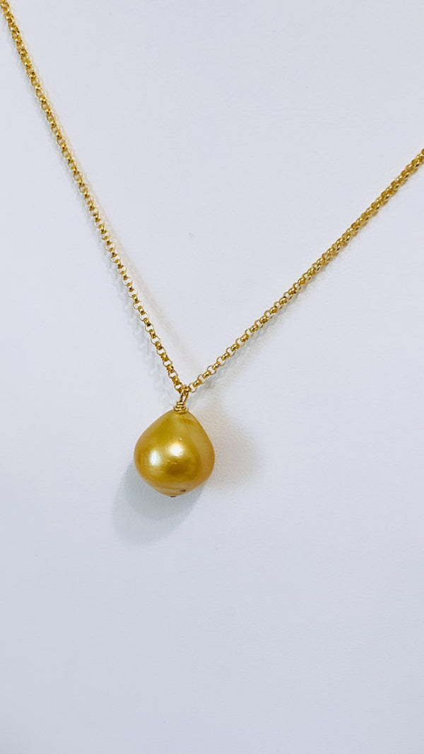 Golden South Sea pendant necklace