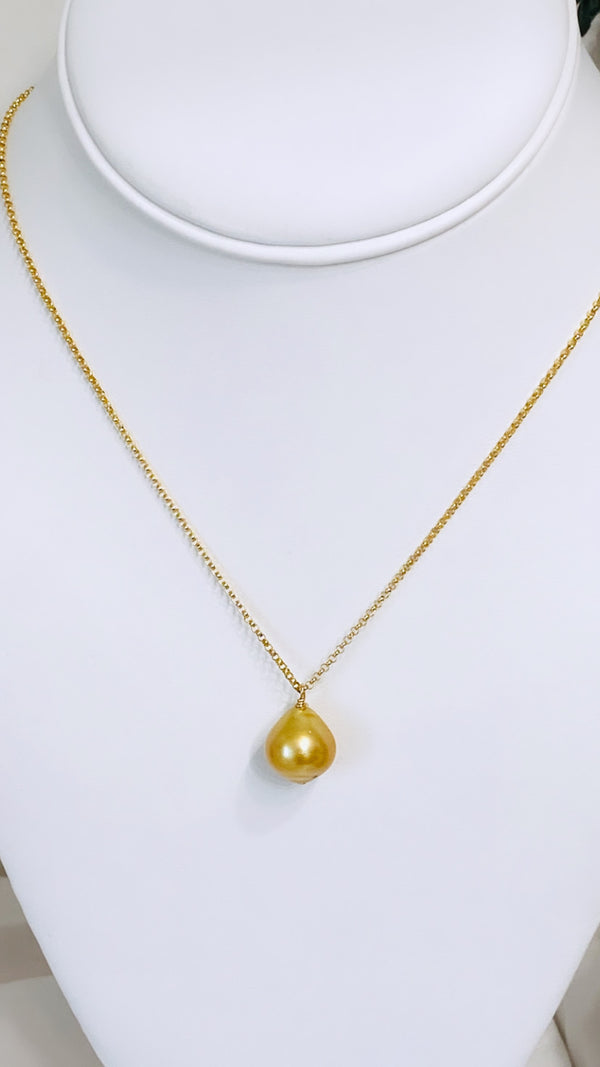 Golden South Sea pendant necklace